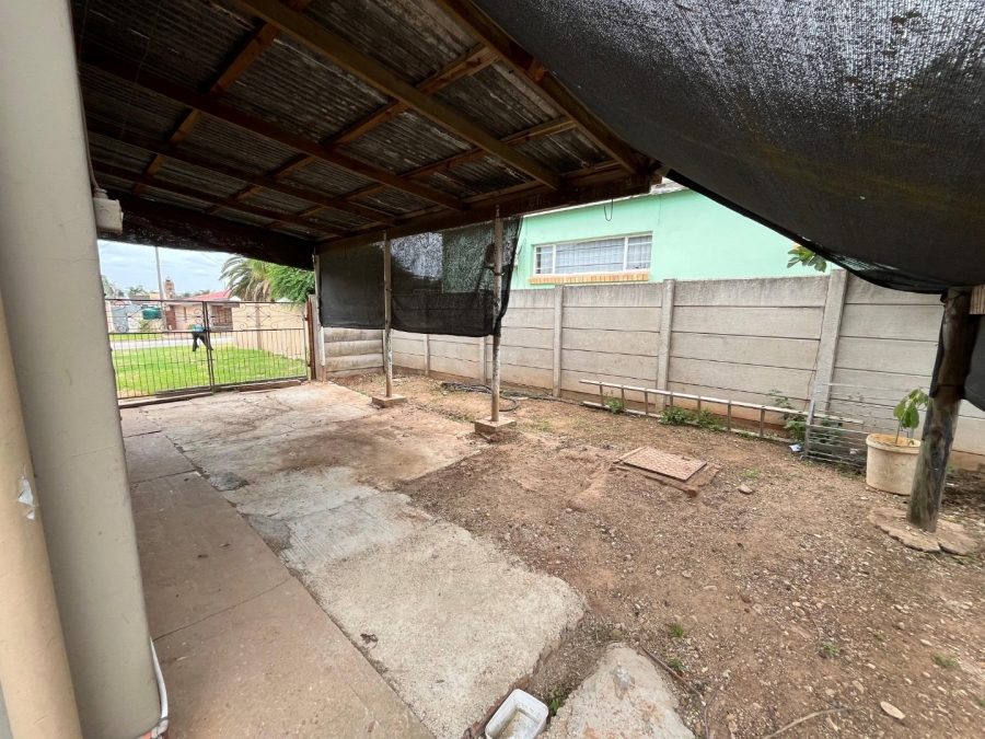 To Let 3 Bedroom Property for Rent in Bothasrus Eastern Cape